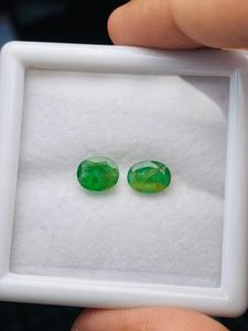 Par de Esmeraldas Naturales de Zambia, Corte Ovalado, 2.65 Quilates, Calidad AAA, Color Verde, Certificado IGI, Lustre Excelente, Corte y Pulido Perfectos, Joyería - Product Image 5