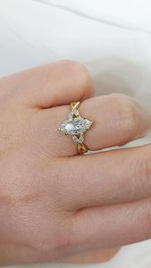 Precioso Anillo Solitario Cruzado con Diamante Corte Marquesa de 2.02CT Cultivado en Laboratorio con Oro Sólido de 14K, Regalo de Compromiso para Novia - Product Image 2