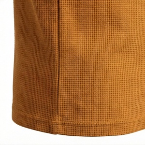 Polo en maille gaufrée à manches courtes pour homme, couleur moutarde, fermeture éclair, design uni, coupe classique - Product Image 5