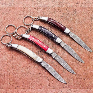 Couteau à lame en acier à motif damas, poignée confortable, porte-clés portable, couteaux porte-clés faits à la main en acier damas, mini-couteaux artisanaux de qualité supérieure - Product Image 2