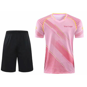 Ensemble de maillot de tennis rose sublimé avec short noir, col en V, manches courtes, tissu respirant en mesh pour adultes - Product Image 1