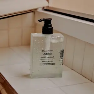 Tea Collective Nourish Artemis 280ml Gel douche de haute qualité pour le corps - Product Image 1