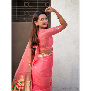 Sari en soie Paithani tissé en organza rose foncé avec des fils de zari pour les mariages - Product Image 3