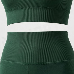 Conjunto de yoga verde sin costuras para mujer, sujetador deportivo con espalda cruzada y cuello en V, leggings de cintura alta y largo completo - Product Image 5