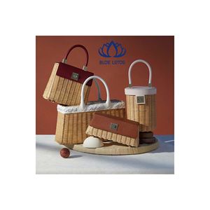 Bolso de Ratán Ecológico de Alta Calidad |   Bolso de Hombro Tejido Sostenible para Mujer, Modelo Kristen BLUE LOTUS, Cierre de Cremallera, Perla - Product Image 1