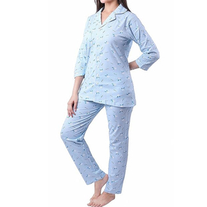 Conjunto de Pijama de Dos Piezas para Mujer, 100% Poliéster, Calidad Superior, Estampado de Seda, con Letras - Product Image 1
