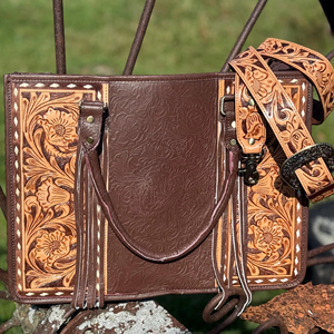 กระเป๋าโท้ทสไตล์โบโฮใหม่ หนังแท้ 100% แฟชั่นตะวันตก ลายดอกไม้แกะสลักด้วยมือ บนกระเป๋าโท้ทสีน้ำตาลเข้มสุดเก๋ - Product Image 1