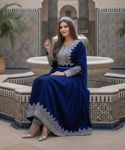 Afghan Kuchi |   Vestido Afgano Tradicional Bordado |   Perahan Tunban |   Vestido de terciopelo vintage, disfraz, ropa de patrimonio cultural - Product Image 2