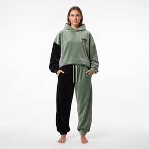Ensemble de survêtement décontracté en velours pour femme, avec sweat à capuche et pantalon, coupe ample, manches longues, blocs de couleur, et poches latérales sur le pantalon - Product Image 3
