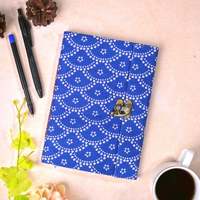 Carnet élégant 10x7 pouces bleu et blanc en papier recyclé fait main, auto-adhésif, avec fermeture, pour mémos et notes - Abhita Retail Private