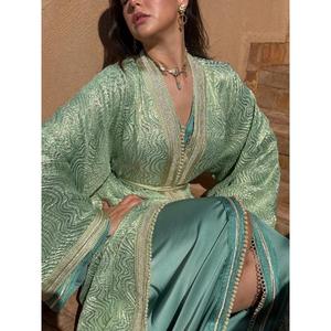 Caftán de Tela Jacquard Verde Menta Suave con Patrones Brillantes, Silueta Holgada y Elegante, Diseño Delicado Tradicional, Largo hasta el Suelo - Product Image 6
