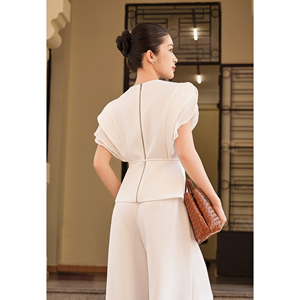 Blusa Elegante de Poliéster y Spandex para Mujer, Cuello Redondo, Manga con Volantes en Capas, Peplum, con Cinturón Hecho a Mano, Diseño Personalizado SOLI, ODM OEM - Product Image 4