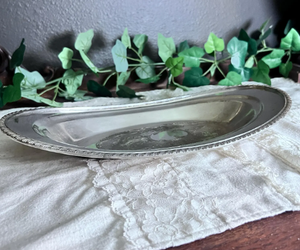 Plat de service ovale vintage plaqué argent, centre décoratif gravé avec bordure en corde pour hôtel et décoration intérieure - Product Image 2