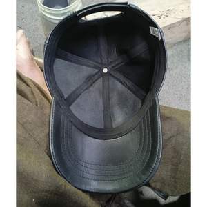 นี่คือหมวกเบสบอลหนังสีดำสำหรับฤดูหนาว มีที่ปิดหูและบุผ้าฟลีซ - Product Image 6