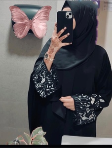Abaya noire brodée avec hijab, robe islamique modeste pour femmes, robe longue à manches amples à fleurs, tenue quotidienne du Moyen-Orient - Product Image 3