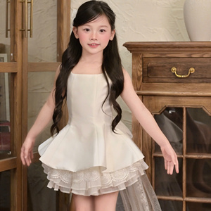 10 Tenues de princesse élégantes pour enfants, blanches, deux pièces, avec haut et jupe séparés, longue queue de nœud à l'arrière et accessoire pour cheveux - Product Image 3