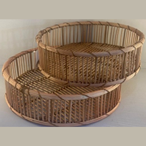 Ensemble de plateaux de service carrés artisanaux en fer naturel et rotin, avec deux tailles, pour la décoration de la maison - Product Image 3