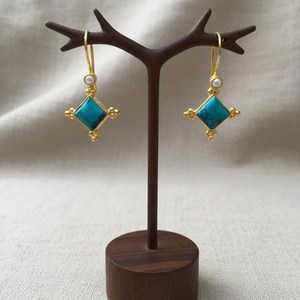 Boucles d'oreilles pendantes en turquoise naturelle et perles serties, en argent sterling 925 plaqué or 14 carats, cadeau de luxe pour soirée - Product Image 5