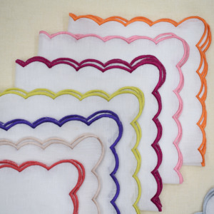 Elegante Servilleta de Lino con Borde Festoneado Bordado, Servilleta de Tela de Lino para Boda, Servilleta de Lino para Mesa de Comedor - Product Image 1