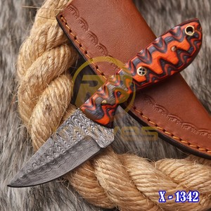 Cuchillo de Caza de Damasco Hecho a Mano de Lujo con Mango de Madera de Olivo y Funda de Cuero, Regalo para Cazadores y Coleccionistas - Product Image 5