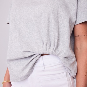 Camiseta Corta de Algodón 100% para Mujer, Cuello Redondo, Manga Corta, Color Gris, Ajuste Holgado, Tejido Transpirable, Estilo Jersey - Product Image 5
