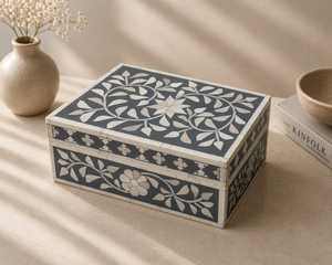 Caja de Joyería Cuadrada Roja con Incrustaciones de Hueso y Tapa, Patrón Floral Grabado, Decoración para el Hogar - Product Image 4
