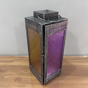 Lanterne de Ramadan en métal de style artisanal vintage avec panneaux en verre colorés, lanterne à bougie pour la décoration de la maison - Product Image 1