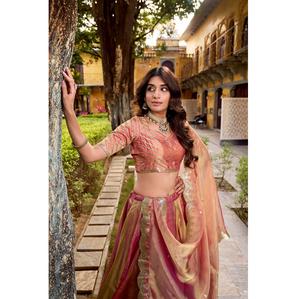 Lehenga Choli Casual y Festivo Semisellado para Mujer o Vestido Étnico Ligero Tejido a Mano para Venta al Por Mayor - Product Image 1
