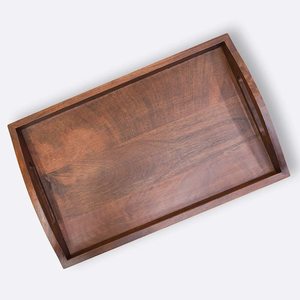 Bandeja clásica de madera para servir, rectangular, de 13.5x9x2.25 pulgadas, hecha a mano en India, de madera maciza tratada y curada para alimentos. - Product Image 3