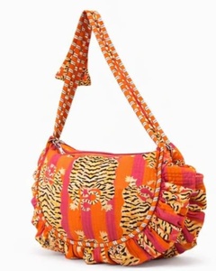 Bolso Bandolera Acolchado de Algodón Hecho a Mano con Estampado de Tigre y Volantes Vintage de Jaif Textiles, Bolso de Hombro Colorido con Diseño de Tigre, Moda Indie - Product Image 6