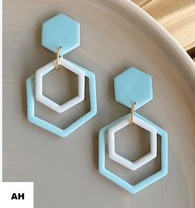 Boucles d'oreilles créoles vintage en résine acrylique géométrique hexagonale, qualité supérieure, bleu clair et blanc, bijoux fantaisie en résine pour femme - Product Image 1