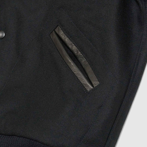 Chaqueta Varsity de Lona Ligera Personalizada para Hombre, la Más Vendida, Cálida para Invierno, Uso Casual, Cuello Alto, Logotipo Frontal, Transpirable y de Secado Rápido - Product Image 5