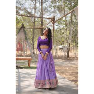 Conjunto de Mujer LIVEWEAR en Viscosa Lavanda con Bordado Kalamkari Jari, Lehenga Choli - Product Image 4