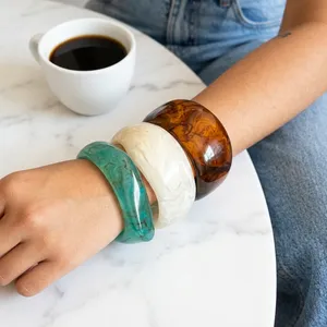 Pulseras Modernas de Resina Epoxi con Diseño de Ángel, Tres Tonos Brillantes, Joyería de Moda para Mujer, Venta al por Mayor en India - Product Image 2