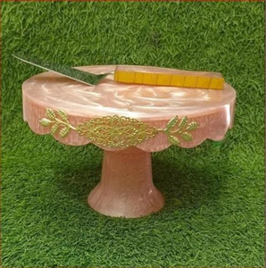 Support à gâteau en résine époxy de style moderne avec finition polie, design floral, forme carrée, excellente qualité pour servir lors de fêtes - Product Image 1