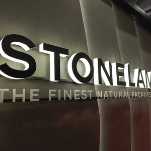 Tableros de letreros acrílicos con logotipo personalizado | Señalización de plexiglás impresa UV al por mayor para negocios y oficina - Product Image 1