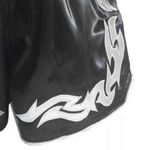 Shorts en satin Muay Thai, shorts thaïlandais rétro, shorts d'entraînement confortables pour le Muay Thai et le MMA. - Product Image 6