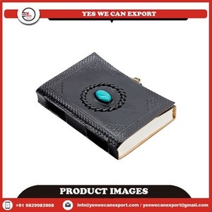 สมุดบันทึกหนังแท้สีดำ 100% พร้อมฝาปิดประดับหินตรงกลาง ตัวล็อคแบบทองเหลืองโบราณ หน้ากระดาษสีขาวเปล่า - Product Image 3