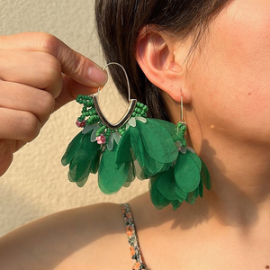 Pendientes de Plata con Diseño de Pétalos de Flor y Malla, Estilo Moderno para Mujer, Ideales para Viajes, Playa y Vacaciones, por MD HANDICRAFTS - Product Image 4