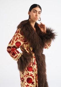 Vente en gros de broderie SUZANI vêtements d'hiver pour femmes nouveau manteau long en fausse fourrure intégrée vison pour femmes - Product Image 2