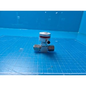Vanne à diaphragme FUJIKIN 316L 023718 haute pureté, utilisée comme pièce détachée pour équipement semi-conducteur Legacy - Product Image 1