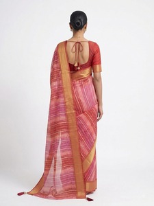 Sari Sintético Rosa Rojo con Borde Dorado, Traje Tradicional Indio para Bodas, para Mujer, Largo hasta el Suelo, Corte Regular, Estilo Bollywood - Product Image 3