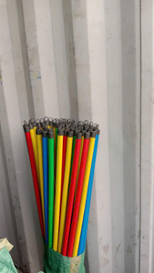 Manche de balai en PVC et bois 1200x22mm - Écologique, durable, portable, usage domestique, poils durs, 20-24 pouces, Bac Giang Vietnam - Product Image 5
