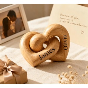 Sculpture de cœur en bois personnalisée gravée avec les noms James et Olivia, décoration d'amour faite à la main pour cadeau d'anniversaire - Product Image 6
