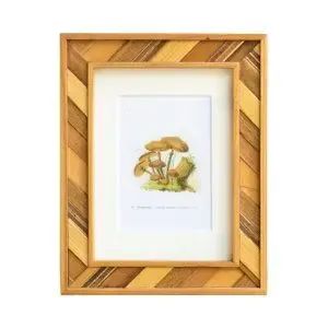 Cadre photo en bois rustique avec surface vintage, idéal pour la décoration nostalgique de la maison ou du bureau et pour l'affichage mural. - Product Image 5