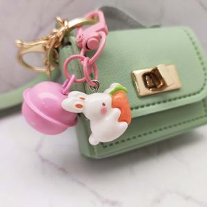 Porte-clés en résine et métal adorable, mignon et doux, rose pastel, avec clochette, lapin et carotte, tendance mode, pour filles et femmes, à utiliser au quotidien - Product Image 5