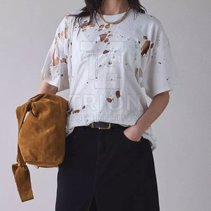เสื้อยืดผู้หญิงดีไซน์ล่าสุดสำหรับฤดูร้อน ผ้าฝ้าย 100% สไตล์ดิสเทรส ขายส่ง รับทำโลโก้ตามสั่ง เสื้อยืดผู้หญิงดีไซน์ดิสเทรส - Product Image 4