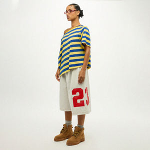 T-shirt rayé décontracté et ample en maille respirante et écologique pour femme, à manches courtes et épaules dénudées, taille froncée, collection été 2026 - Product Image 5