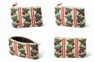 Pochette cosmétique brodée à la main pour femme, motif fraise, fermeture ouverte, porte-monnaie de créateur avec dragonne et chaîne, doublure en polyester - Product Image 3
