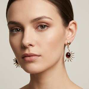 Boucles d'oreilles pendantes en grenat naturel plaqué or, motif soleil, bijoux célestes faits à la main, pierres précieuses délicates, cadeau pour femme - Product Image 5